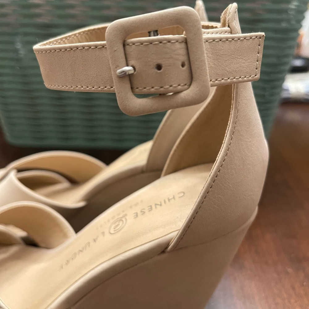 Chinese Laundry Women's Cream Sandals SZ 7 NWOT - Picture 7 of 9